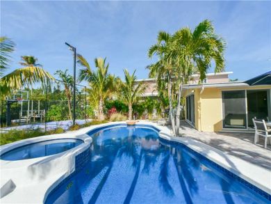 Stunning 3 Bedroom Home Private Pool, Spa, Boat Dock, B.Ball